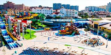 На территории аквапарка 11 горок